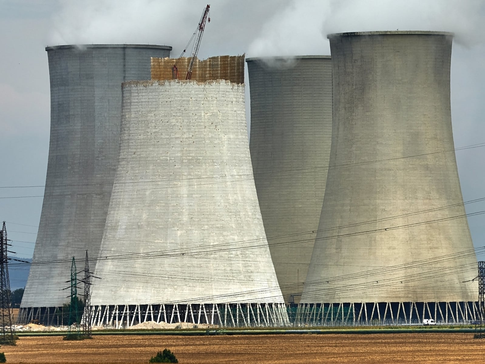 Power plant cooling towers